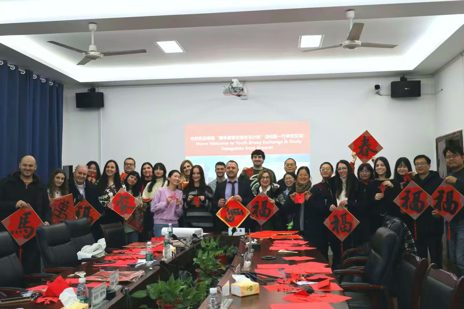 中希青年共書“友誼萬歲”，剪紙傳情迎新春——外國語學院希臘師生訪學團文化交流活動紀實